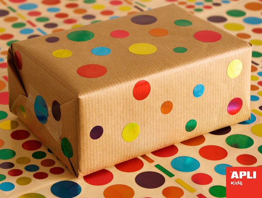 Geschenk versieren met APLI stickers