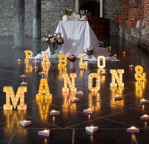 Huwelijksdeco met de lichtletters ARTEMIO
