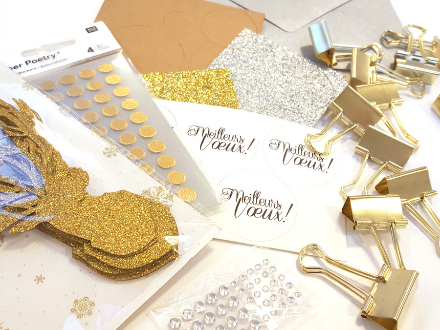 Pinces Foldback dorées et embellissements scrapbooking