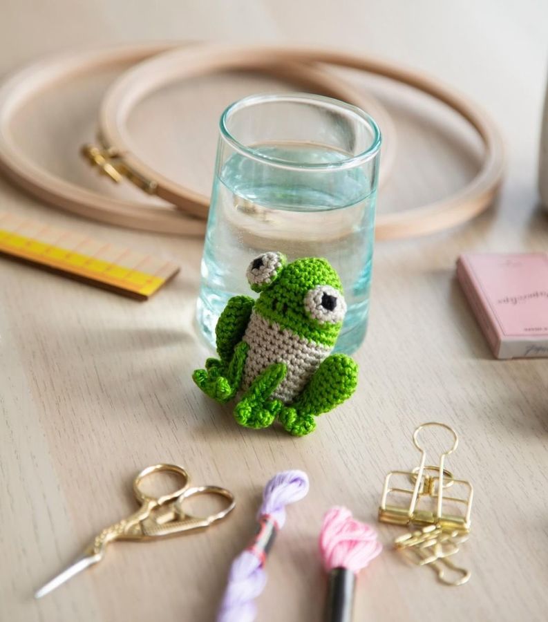 Grenouille Amigurumi en fil perlé DMC
