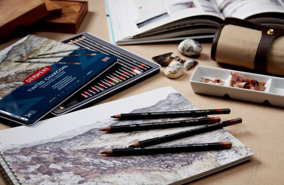 Derwent : Un bel étui de crayons fusains assortis