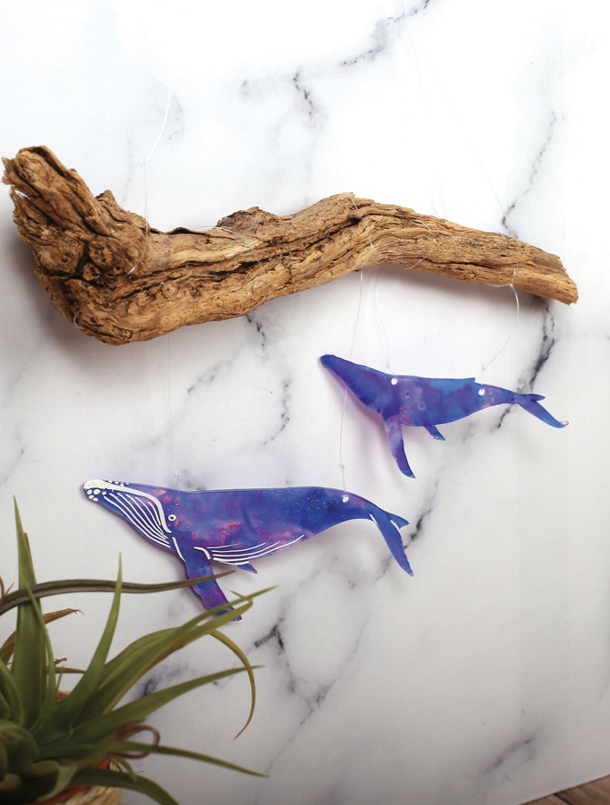 Krimpplastiek deco: een delicate mobiel